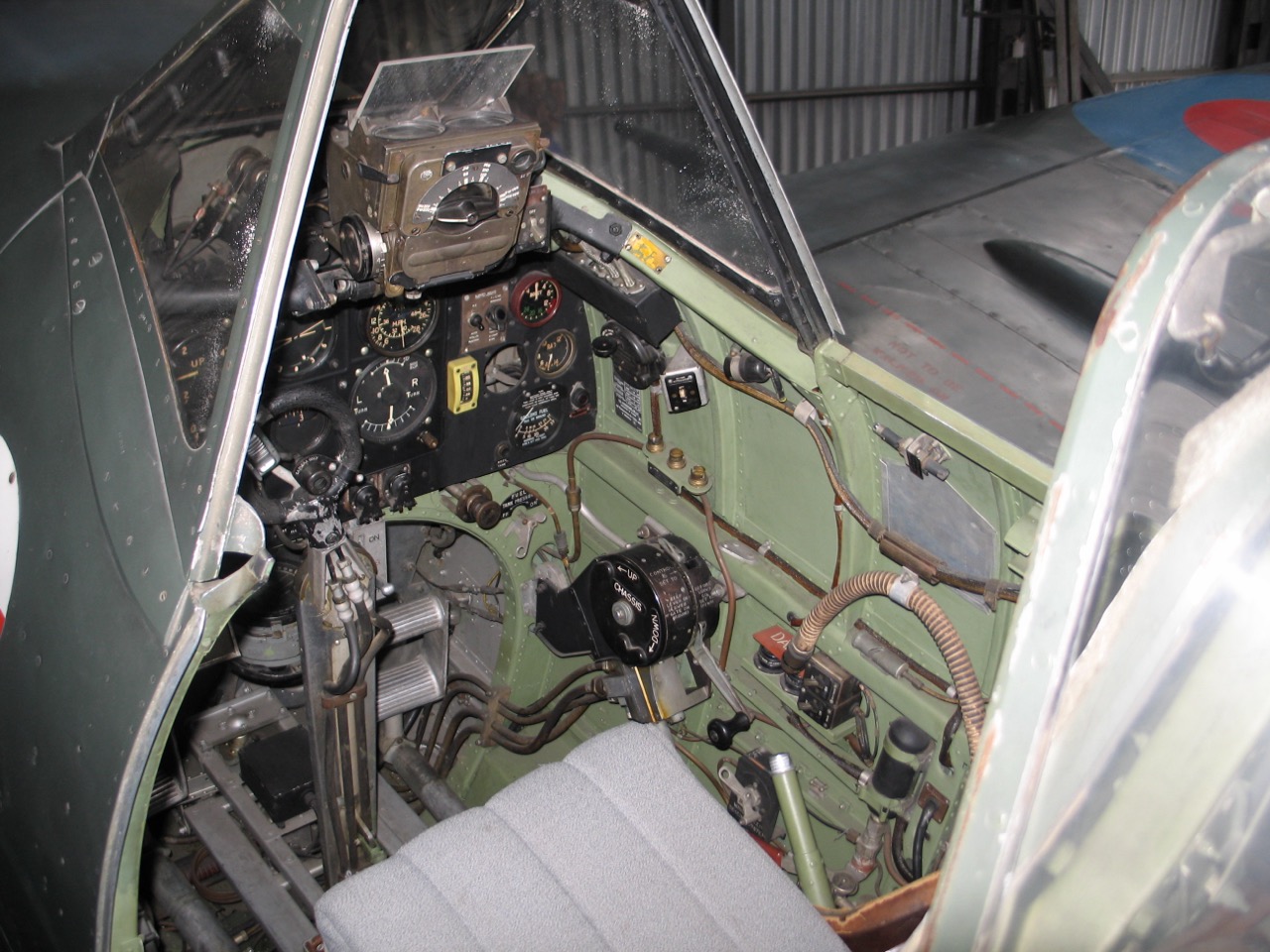 Spitfire_cockpit